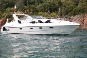 Entire residence on a motor yacht Old harbor of Cannes